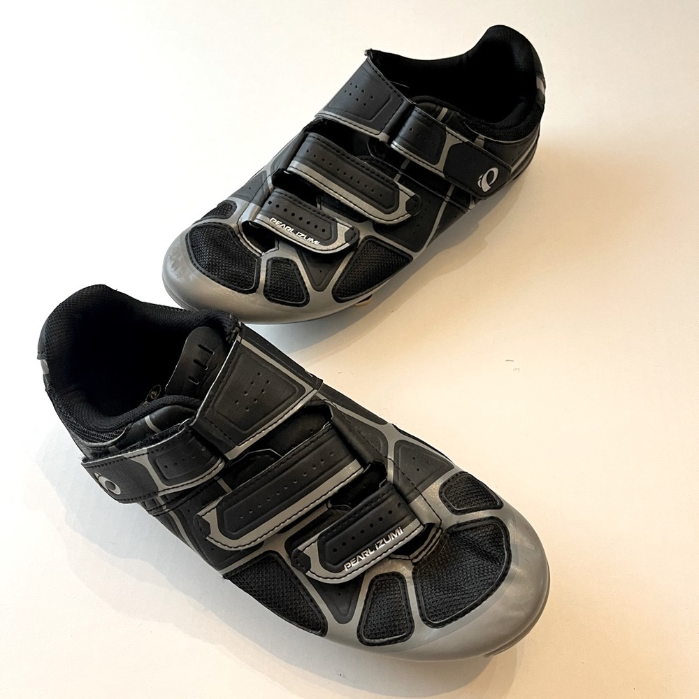 Pearl Izumi Women’s Select Rd IV Black Gray Low Profile Cleats Cycling shoes 42